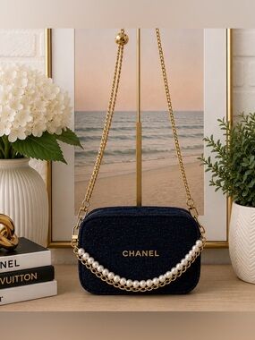 CHANEL Navy Cosmetic/Beauty Bag GWP item